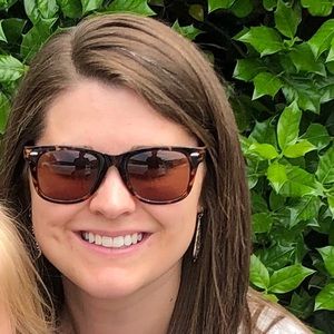 Meet your Posher, Lauren